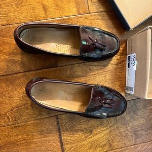 Bass burgundy leather loafer